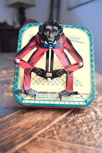 Der gebildete Affe Blechspielzeug Mathe Taschenrechner Rechnen Unterricht - Bild 1 von 6