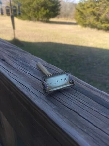 Nice Valet AutoStrop Gold Tone Single Edged Safety Razor #67. - Picture 1 of 8