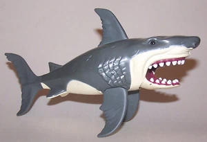 Figura de acción Great White Shark Chomping Jaws Action Chap Mei 8" - Toys R Us - Imagen 1 de 8