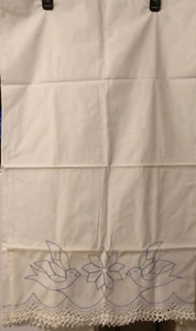 VINTAGE PAIR CUTWORK CROCHET EDGE WHITE COTTON STANDARD PILLOWCASES - Picture 1 of 11