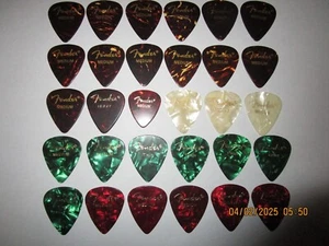 Lot of 30 Vintage/Modern Fender Guitar Picks. Various Gauges - Mostly NOS RL32 - Picture 1 of 6