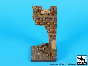 Black Dog 1/35 Ruined Entrance Section w/Sandbags Vignette Base (6 x 6cm) D35086 - Picture 1 of 1