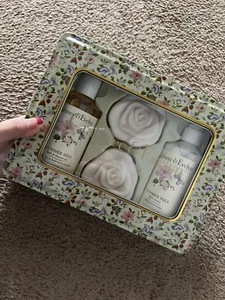 Crabtree & Evelyn SUMMER HILL 4pc Set Lotion Shower Gel Soaps Holiday Tin Box - Picture 1 of 4