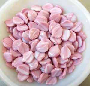 Glasschmuckstein mit Loch in opalrose/opalweiß zu 50g verpackt - AE 1023 - Bild 1 von 1