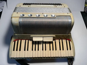 SCANDALLI ACCORDION 41 KEYS, 120 BASS, WITH 2 TREBLE SWITCHES STUDENT SIZE, CASE - Picture 1 of 21