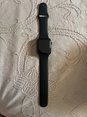 Apple Watch Series 3 42mm Cassa Alluminio Grigio Siderale, Cinturino Silicone... - Immagine 1 di 4