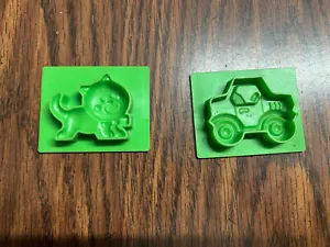 CORTADORES DE GALLETAS/PLAYDOE DE PLÁSTICO VINTAGE - TARJETA Y GATO - Imagen 1 de 1