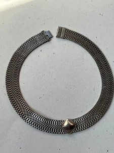 Vintage breites silberfarbenes schlichtes Medaillon Art Deco Stil Halsreif Halskette - Bild 1 von 8