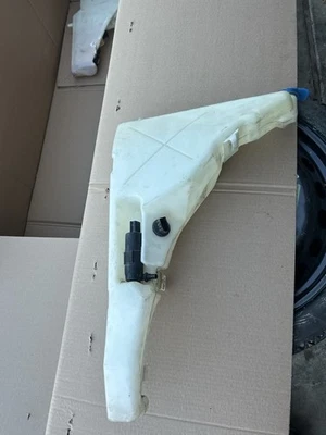 Оригинальный резервуар для жидкости омывателя ветрового стекла Audi A8 A8L S8 2011-2018 годов выпуска 4H0955451B - Изображение 1 из 3