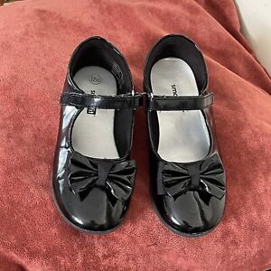 Girls Smartfit black dress shoes size 12 1/2 w/Bow great condition