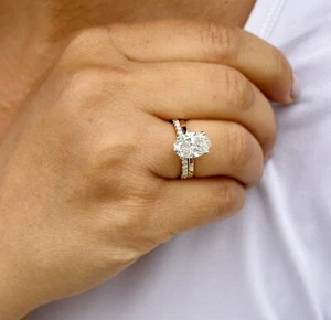 ANILLO DE COMPROMISO DIAMANTES OVALADOS CERTIFICADO IGI ORO AMARILLO SÓLIDO 14K 3,20 QUILATES F VS2 - Imagen 1 de 15