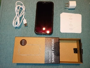 iPhone 14 Unlocked 128gb, 2mos old, Excellent Condition - Photo 1 sur 1
