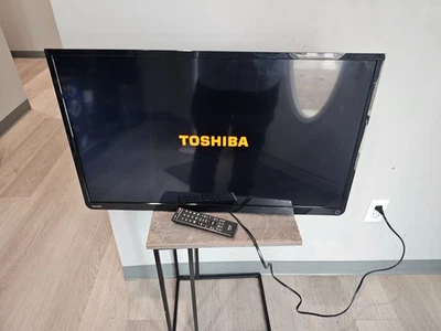 Toshiba 32L1400U 32 inch LED TV HDMI Flat Screen Television with Remote WORKS - Image 1 of 4