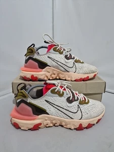 Nike React Vision scarpe da ginnastica taglia 5,5 UK donna rosa da corsa US 8 EUR 39 CI7523 102 - Foto 1 di 12
