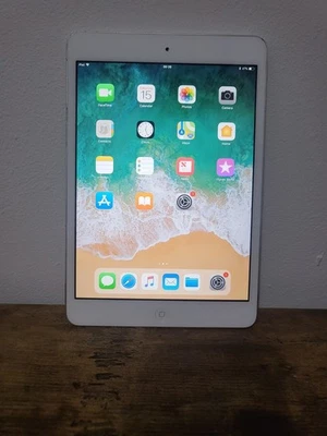Apple iPad Mini  Wi-Fi Tablet A1489 Silver 32GB Used In Good Condition. (o2) - Image 1 of 3
