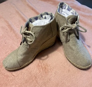 TOMS Brown Tan Laced Wedge Heels Boots Women's Size W7 Great Condition Free Ship - Picture 1 of 9