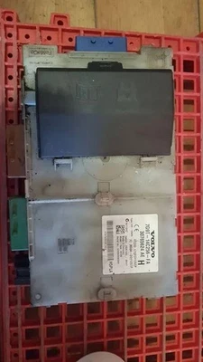 VOLVO XC60 Bloc de Fusible 30765624 3.00 Petrol 210kw 2010 33134821 - Photo 1/3