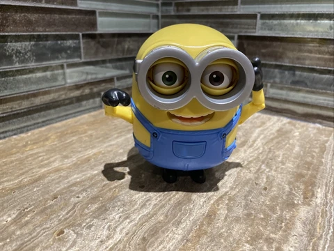 Minion Thinkway Toys Universal Studios Moving Eyes, Arms, Bob Figure Blinking Cover