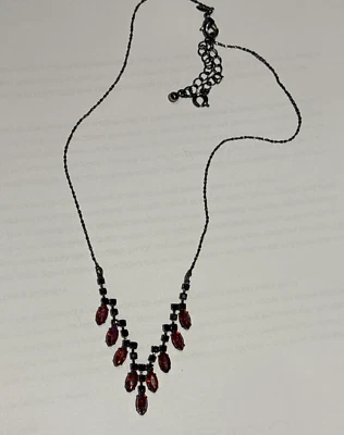Винтажное ожерелье Avon красивые красные камни с черной цепочкой изящное винтажное изделие - Изображение 1 из 4