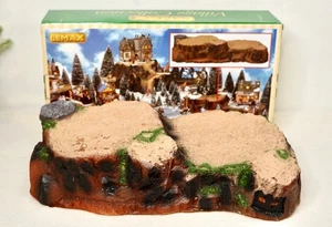 Decoración de exhibición superior colina paisaje pueblo Lemax 19"x 10" con caja - Imagen 1 de 20