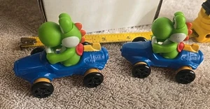 Lotto 2 minifigure Yoshi Super Mario Bros Mario Kart guarda foto - Foto 1 di 5