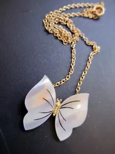 Vintage NOS 16" Gold Tone Mother of Pearl Butterfly Pendant Chain Necklace - Bild 1 von 5