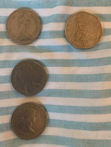 80p - 2 x 10p, 1 x 2 Schilling und 1 x 50p ältere britische Münzen, Midhurst GU29 - Bild 1 von 12