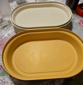 Vintage Tupperware oblungo caldo freddo 3 pezzi server/raccolta oro #1328-6, mai usato - Foto 1 di 6
