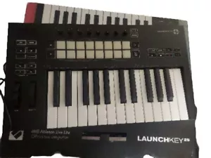 Novation Launchkey 25 Mk3 25-key Keyboard Controller - Picture 1 of 4
