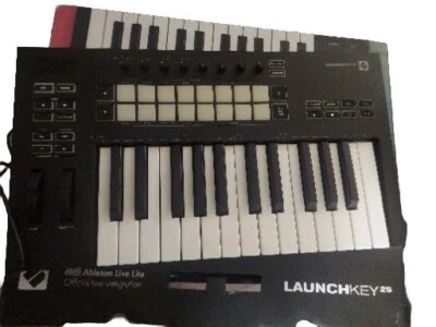 Novation Launchkey 25 Mk3 25-key Keyboard Controller - Image 1 of 4