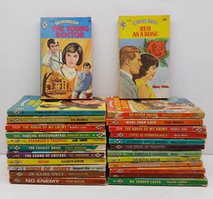 Vintage A Harlequin Romance Romance Paperback Books Lot Of 25 - Foto 1 di 8