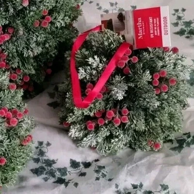 Martha Stewart HANGING TOPIARY KISSING PLANT BALL Winter Fern PIP Berries 8" NEW - Image 1 of 4