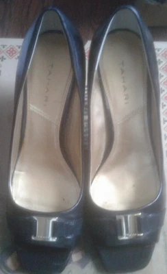 Zapatos de salón Tahari para mujer punta abierta Robbie de tacón alto talla 8,5 negro plata cierre Foto 1 de 4