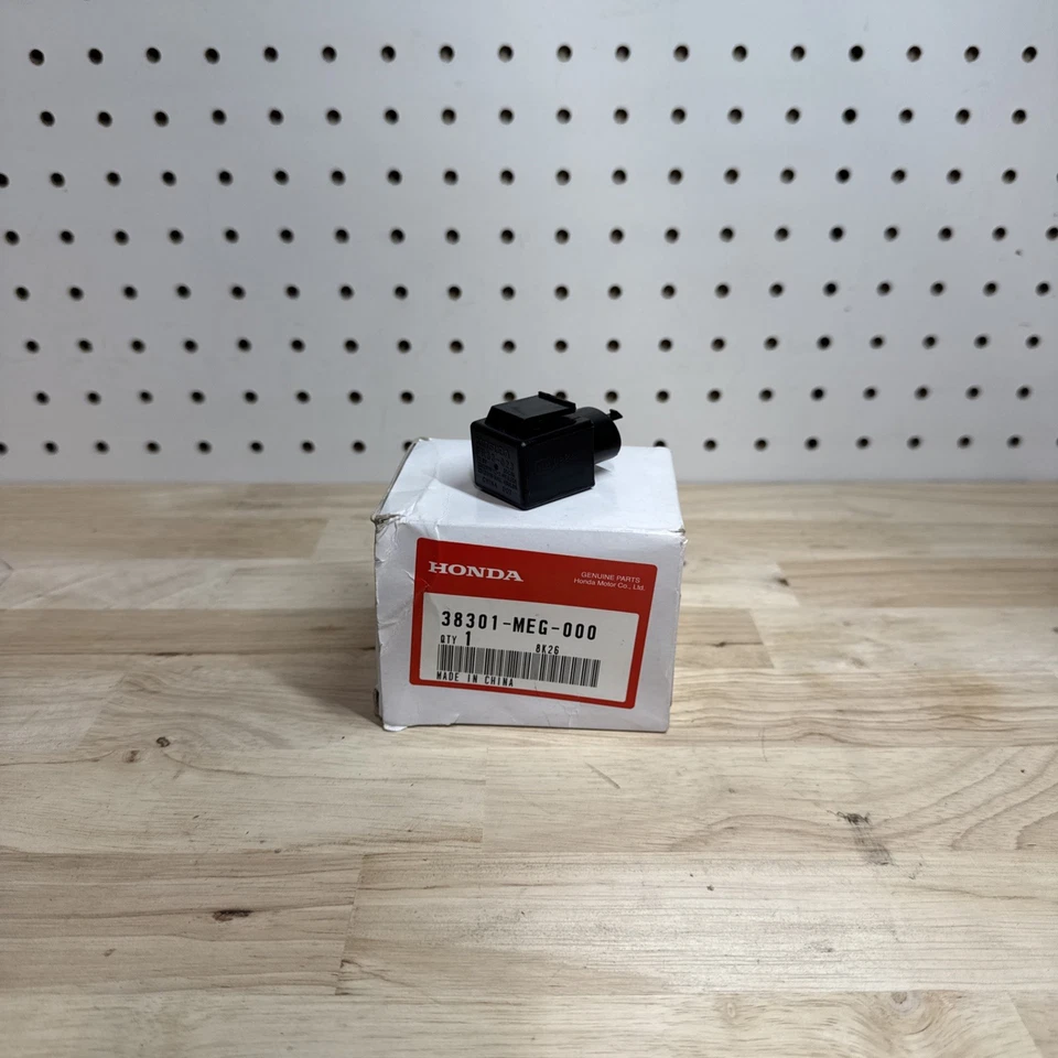 Relé de señal de giro OEM Honda 38301-MEG-000 VT750 GL1800 CBR1000 ST1300 CB600F Foto 1 de 4