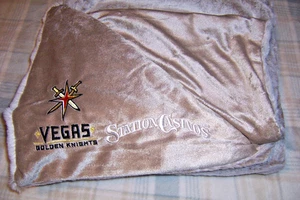 NEU--GOLDEN KNIGHTS ÜBERWURF DECKE-WUNDERSCHÖN--CASINO GIVEAWAY- - Bild 1 von 3