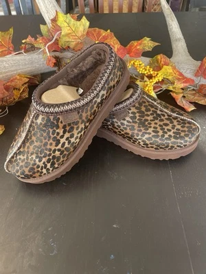 🐆 Talla 8W- UGG Mujer TASMAN CASPIAN Cedro Quemado 1158350-BCDR NUEVO EN MANO Foto 1 de 4