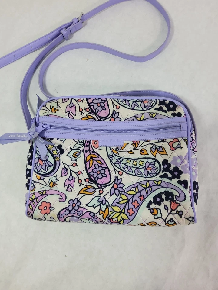 Bolso Bandolera Vera Bradley Púrpura Paisley Y Patrón Floral Acolchado Suave Foto 1 de 4