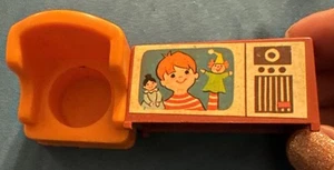 FISHER PRICE LITTLE PEOPLE VINTAGE Orange And BROWN LIVING ROOM CHAIR AND TV - Picture 1 of 9