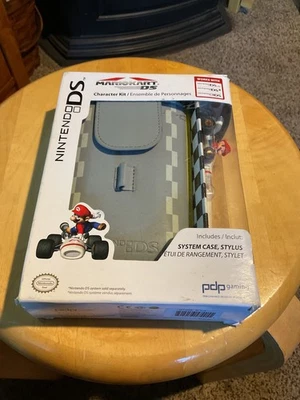 Nuevo en caja Kit de personajes Nintendo DS, MarioKart: estuche y lápiz óptico de personajes Foto 1 de 4