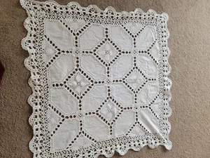 Hand Crocheted Vintage Cloth Patchwork Centrepiece 102 x 108 cm - Picture 1 of 8