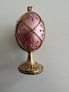 Kingspoint Goose Egg Pedastal Pink  Gold Tone Angel New in Box