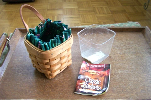 LONGABERGER "CHIVES"- 1996 HANGING  BASKET WITH BROCHURE-PLASTIC LINER Cover