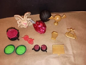 Monster High - High School Playset Lot of 15 Replacement Accessories. - Picture 1 of 4