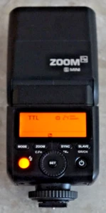 Flashpoint Zoom Mini R2 Camera Flash Black - Picture 1 of 2