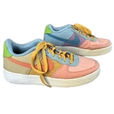 Nike Air Force 1 '07 LV8 Next Nature Low Sun Club Talla 7Y Gamuza Pastel Foto 1 de 4
