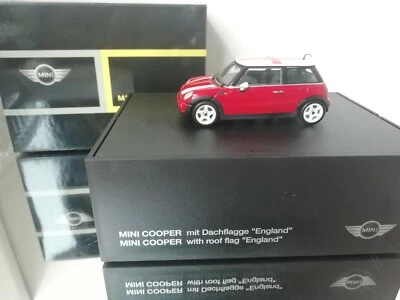 Minichamps Mini Cooper Roof Flag Inghilterra in scatola rivenditore in 1:43 - Immagine 1 di 4