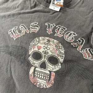 Camiseta Duck Co Las Vegas SugarSkull M Gris Gráfico Grunge Motociclista Desertcore Gótico - Imagen 1 de 8