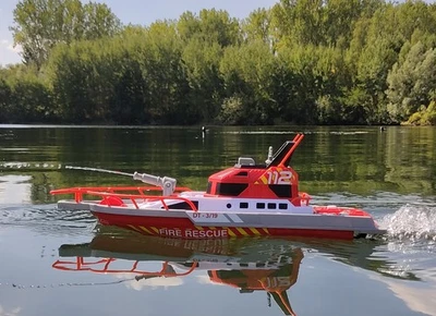 RC Dickie Toys Feuerwehrboot Löschboot Motorboot Wasserspritzfunktion - Bild 1 von 4