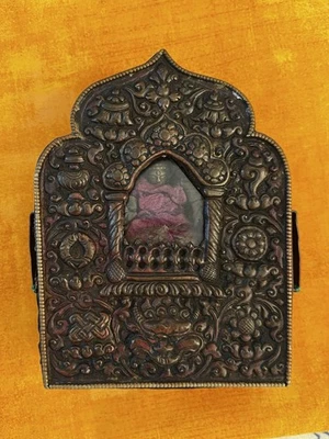 Early 1900's Tibetan Buddhist Amulet,  Gau, Prayer Box, Copper  - Image 1 of 4