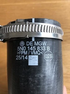 NEU Original VW Rohr / Schlauch 5N0145833B - Bild 1 von 2